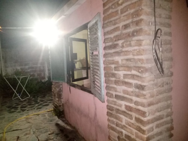 Atraparon a dos ladrones mientras intentaban llevarse cosas de una casa en La Plata