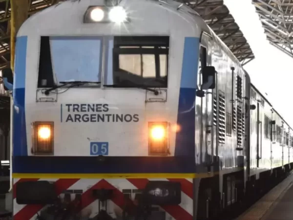 A horas del paro nacional de La Fraternidad, el Gobierno anuncia que sube un 70% el boleto del tren a larga distancia