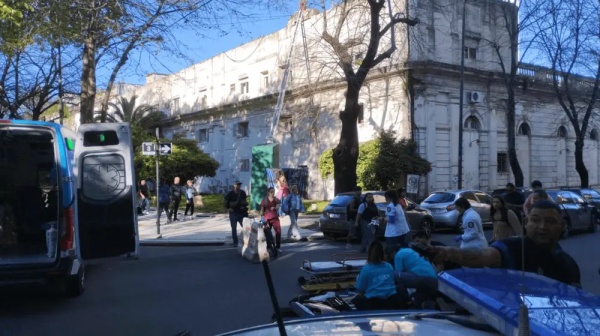 Falleció la joven motociclista que sufrió un accidente con un auto en pleno centro platense