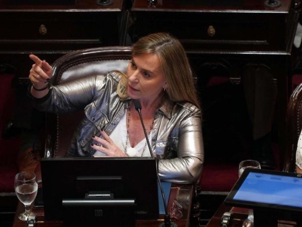 El senado eligió a sus autoridades y Juliana Di Tullio denunció que se negociaron despachos y cargos para bajar la sesión