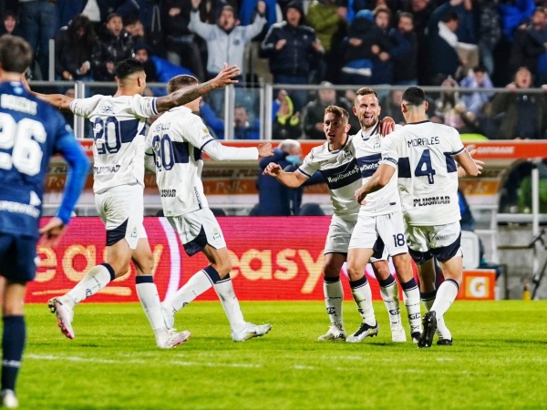 Compiten por el puesto pero afuera de la cancha tienen una gran relación y en pleno festejo se acordó de su amigo