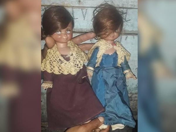 Pedía consejos para vender dos muñecas que encontró en La Plata y terminó recibiendo pánico: “¿Están bendecidas?”