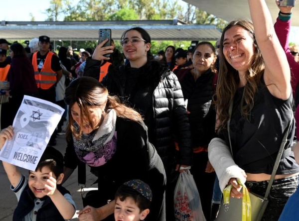 Llegó a la Argentina el segundo vuelo desde Roma con más de 200 repatriados de Israel