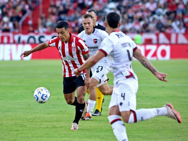 En un final caliente y polémico, Estudiantes no pudo con Keylor Navas y empató con Newell’s
