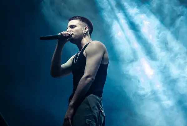 Wos cerrará el año tocando en el Hipódromo de La Plata