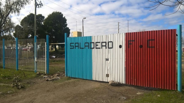 Delincuentes entraron a robar al predio del club Saladero de Berisso: se llevaron 80 metros de cables