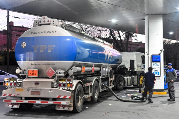Se normaliza el abastecimiento de combustible: sube el ritmo de despacho con un esquema logístico de 4 mil camiones cisterna