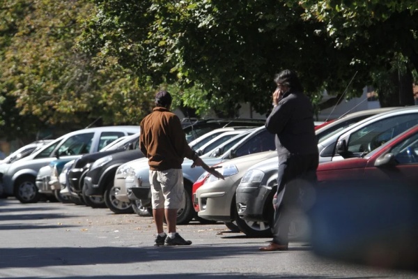 Un vecino de Berisso denunció que un trapito le daño el auto luego de negarse a pagarle 50 mil pesos
