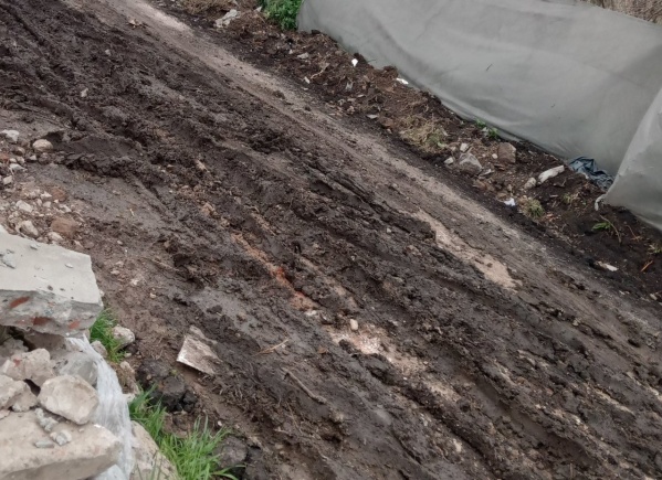 En 37 y 140 se quejan por el estado de la calle: “Los vecinos no pueden salir”