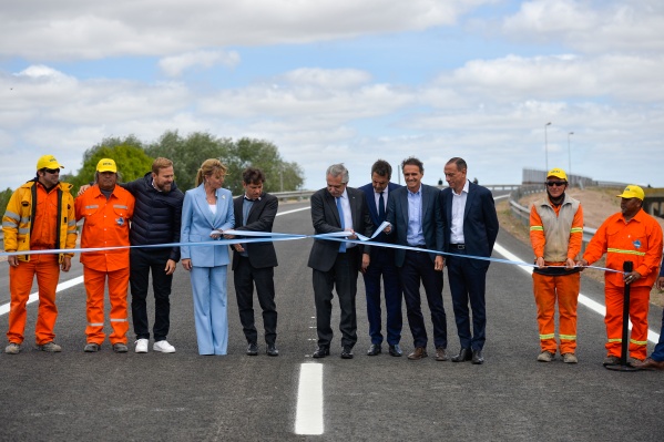 Kicillof celebró el Día de la Lealtad inaugurando una Autopista: "No hay mejor homenaje que inaugurar una obra"