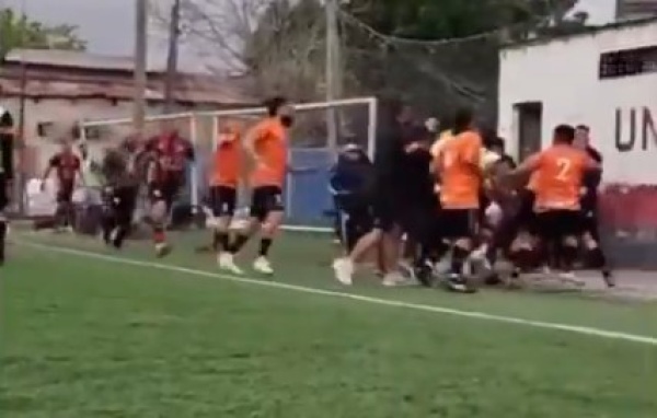 Nuevo caso de violencia en el futbol amateur de La Plata, suspendieron un partido del senior por agresiones