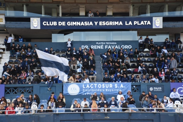 Con la presencia de los jugadores y el cuerpo técnico, así festejaron los hinchas de Gimnasia el centenario de su estadio