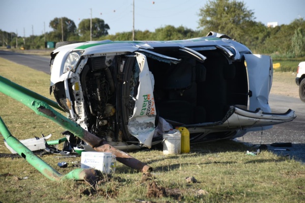 Impactante accidente en el camino a Punta Lara tuvo como protagonista a un Taxi de La Plata