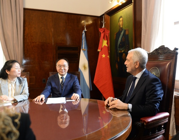Alak se reunió con autoridades de Shanghai para impulsar el desarrollo productivo y comercial