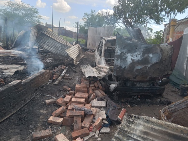 Tres familias quedan en la calle tras un incendio en José Hernández