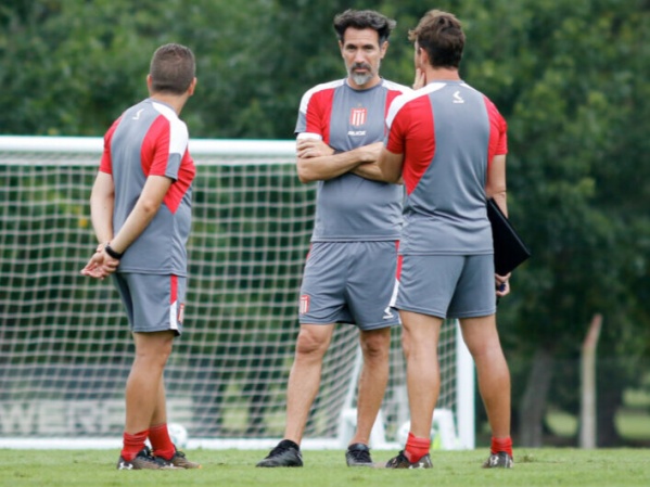 La apuesta de Domínguez: equipo alternativo y titulares en La Plata, un estreno y juveniles para presentarse en Junín 