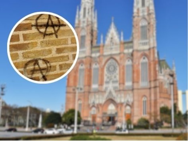 ¿Vándalos o satanistas?: detuvieron a jóvenes por hacer pintas en la Catedral
