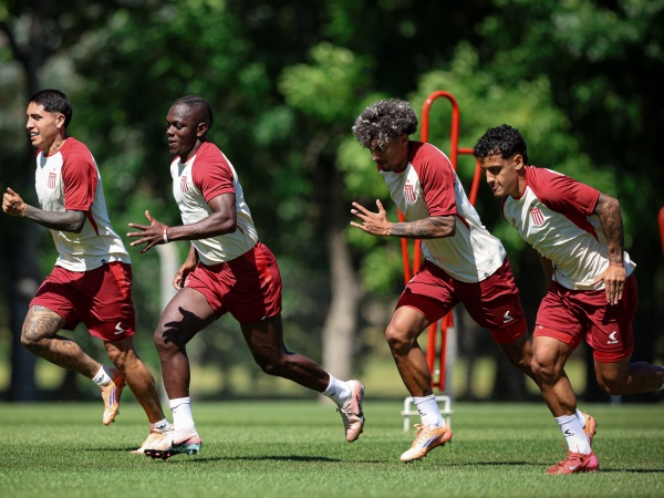 ¿Cuál es la duda que tiene Domínguez para jugar el clásico y que mala noticia le ratificaron en el arranque de la semana?