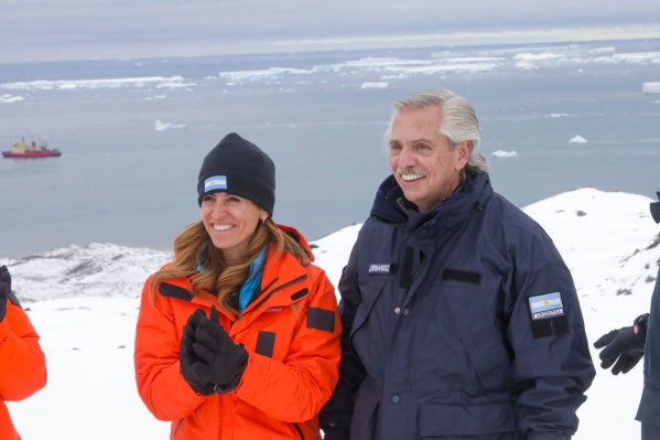 Tolosa Paz desde la Antártida: "La nueva Argentina que soñamos se levanta desde aquí hasta La Quiaca"