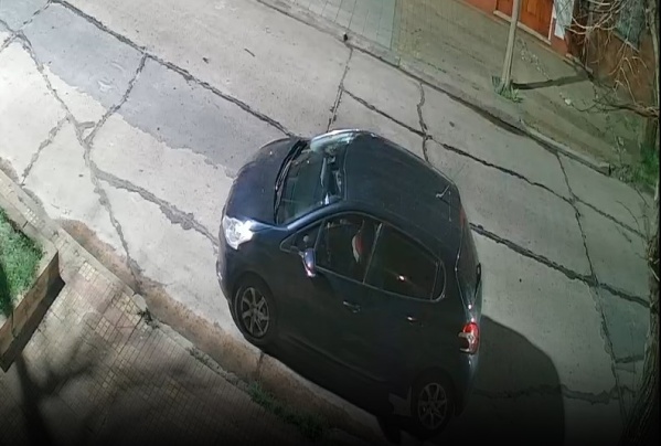 Roban en un domicilio platense y se llevan hasta el auto