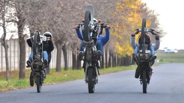 Los vecinos de Joaquín Gorina denuncian ruidos molestos y peligro por las motos