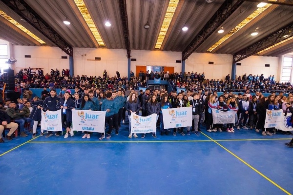 Más de 180 deportistas de la UNLP viajaron a Tandil para participar de los Juegos Universitarios Argentinos