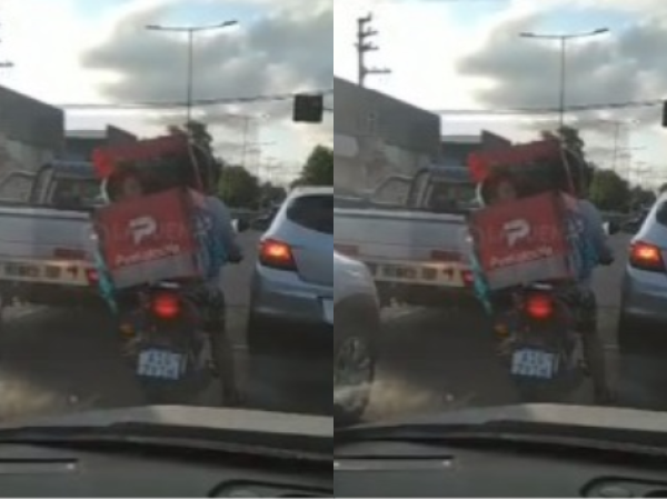 ¡No puede ser real! Un motociclista quedó filmado cuando llevaba a un nene en una caja de delivery: "Hay que sacarle todo"