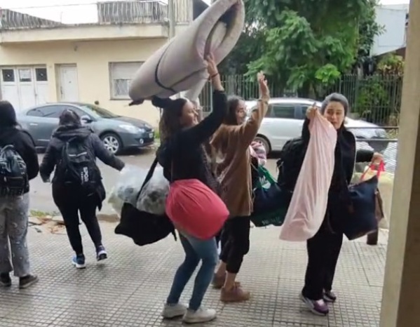 Un grupo de amigas decidió juntarse luego de mucho tiempo y el video de la "pijamada a los 30" se hizo viral