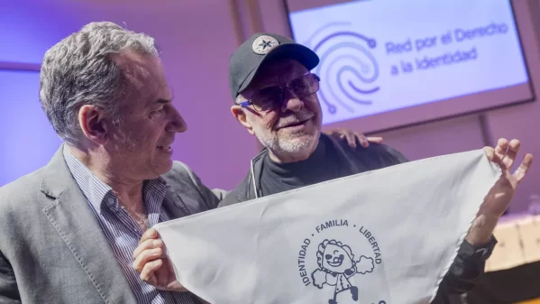 Abuelas de Plaza de Mayo lanza una campaña de búsqueda de nietos en Uruguay