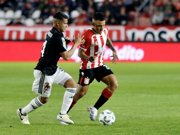 Estudiantes es una máquina de ganar, derrotó a Riestra y es puntero del torneo