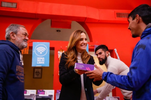 Tolosa Paz estuvo presente en la inauguraci&oacute;n de una zona de wifi libre: "El acceso a la conexi&oacute;n es un derecho fundamental"