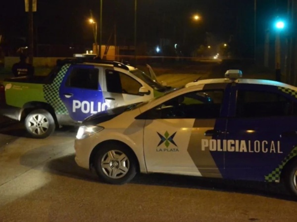Agredieron brutalmente a un joven para robarle el celular en 58 bis y 143