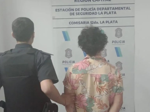Detuvieron a un joven que entró armado a robar a una casa en Arturo Seguí: la victima fue sorprendida mientras se bañaba