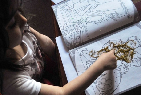 La prohibición de purpurina y brillantina en las escuelas de La Plata quedó a un paso de ser ley