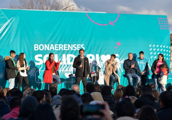 Kicillof presente en el lanzamiento de una nueva etapa del programa Bonaerenses Solidarios y Solidarias