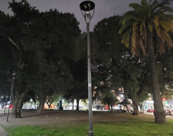 Frentistas reclamaron por el mal funcionamiento de las luminarias en Plaza Paso
