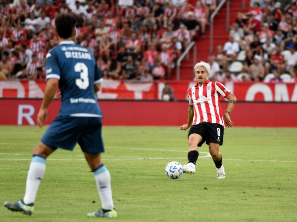 Estudiantes jugó como un campeón y arrolló a Racing