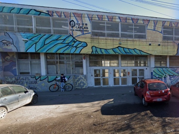 Escuela en Los Hornos en estado crítico: alumnos y docentes denuncian graves problemas edilicios