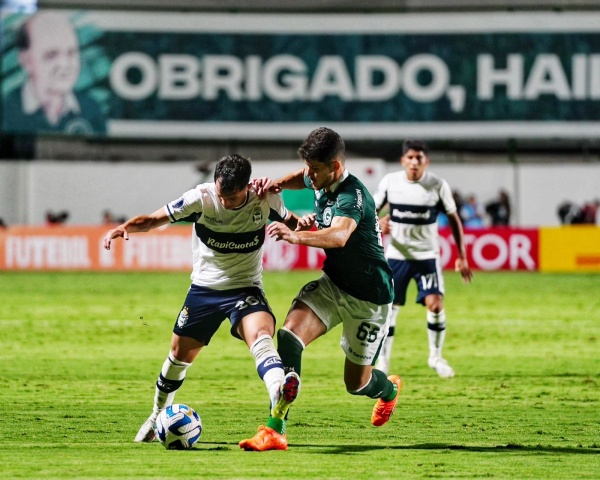 Gimnasia jugó mal, igualó sin goles ante Goiás y depende de un milagro para clasificar