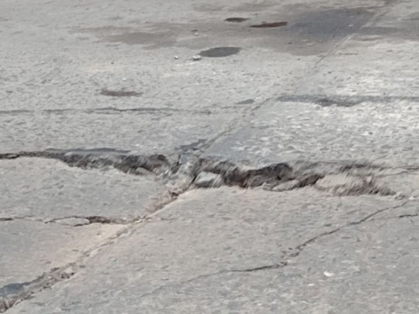 Vecinos denuncian el mal estado del pavimento en calle 8 entre 67 y 68