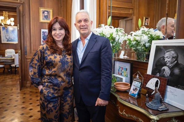 Cristina Kirchner recibió al intendente electo de La Plata, Julio Alak: "Somos únicos"