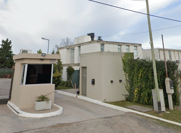 Asaltaron una casa de un barrio cerrado de La Plata: desvalijaron a la familia y luego huyeron