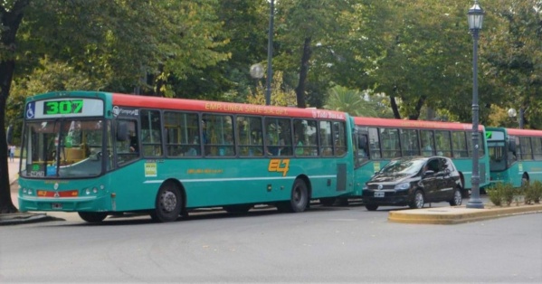 Una mujer expresó su angustia luego de ser agredida por una adulta mayor en el transporte público: "Siempre hace eso"