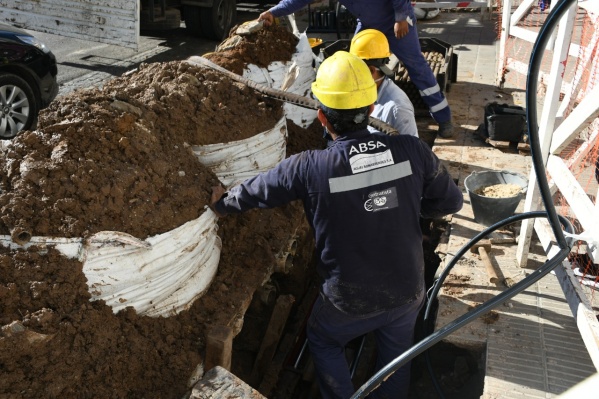Hist&oacute;rico: Avanza el recambio de ca&ntilde;er&iacute;as de la red de agua en La Plata
