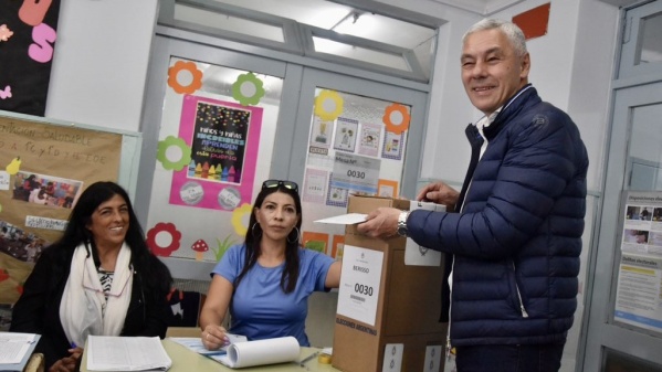 El intendente de Berisso, Fabián Cagliardi, logró la reelección con el 47%