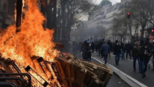 Francia: siguen las manifestaciones ante la reforma de pensiones emitida por Macron