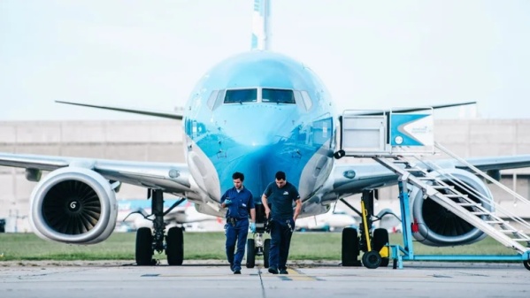 Caos en Aeroparque por una protesta del gremio de pilotos: 12 vuelos demorados