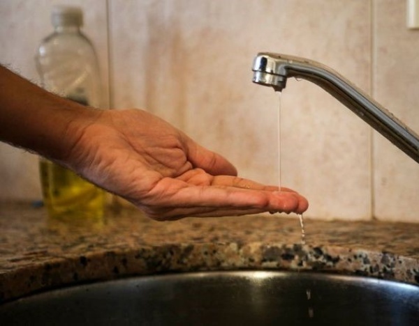 En 68 y 159, reclamaron por la falta de suministro de agua
