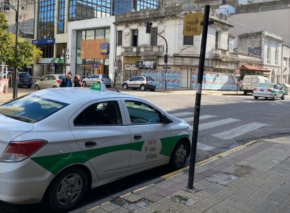 “Flashe New York”: una platense estaba apurada, aceptó subirse a un taxi con un desconocido y vivió una insólita situación