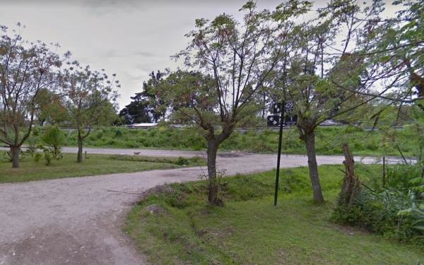 Una cuadra completamente olvidada en Villa Elisa preocupa a los vecinos